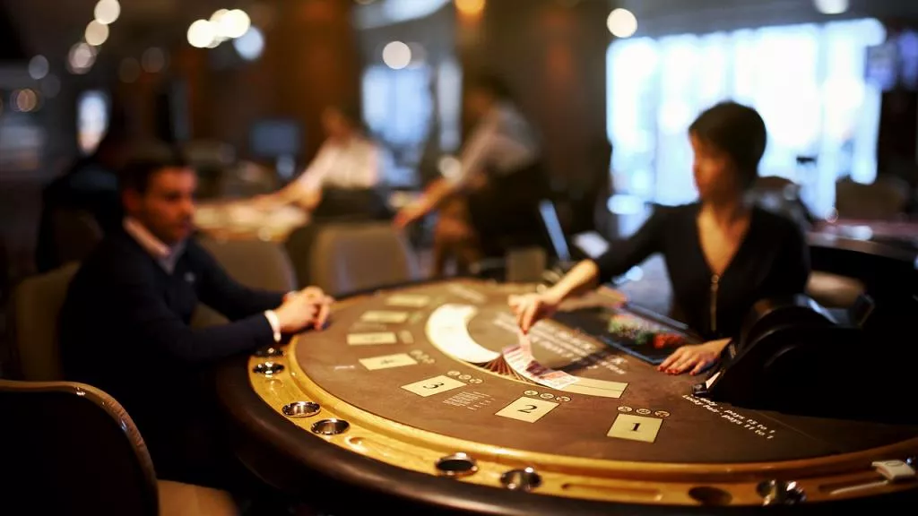 It is essential to know that online casinos are the same apps and websites that can offer casino games for players to play indoors. And get a prize. What are online casinos, and what do they offer?