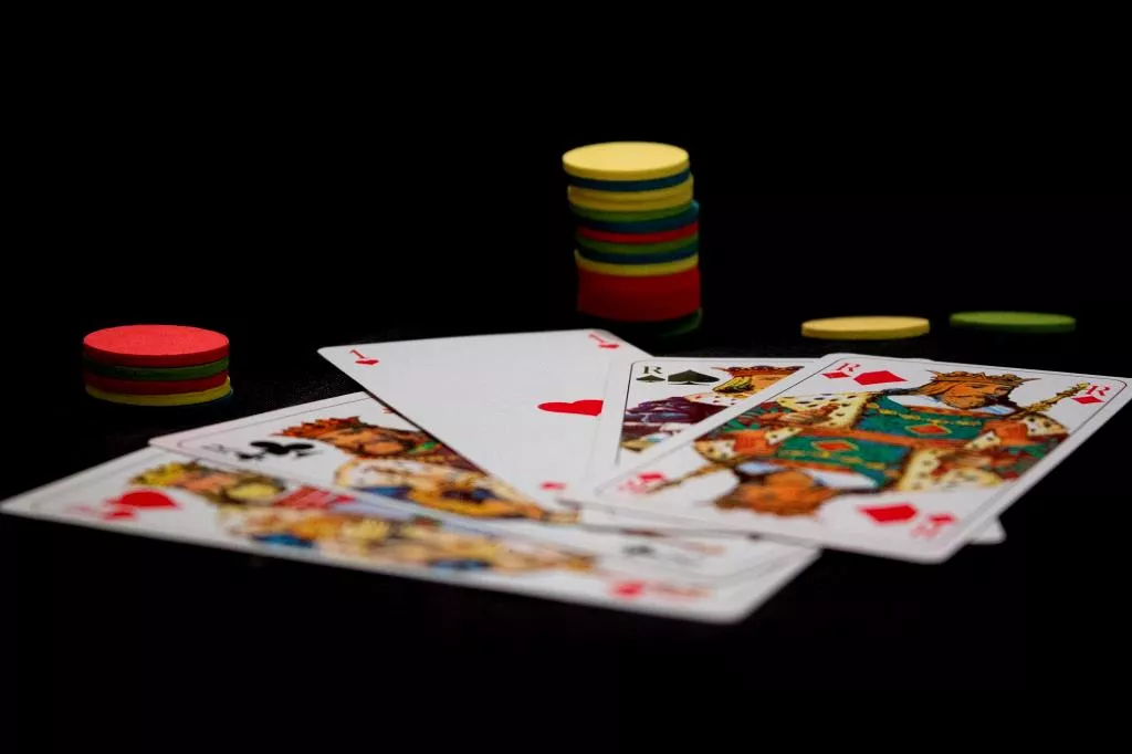 In this case, there are more than 50 different online slots and 20 board games for fans who can play with one click while lying on the sofa. Hollywood Casino PA